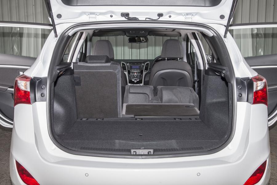  Hyundai i30 Tourer 2015 года  (UK) (фото 6 из 20)
